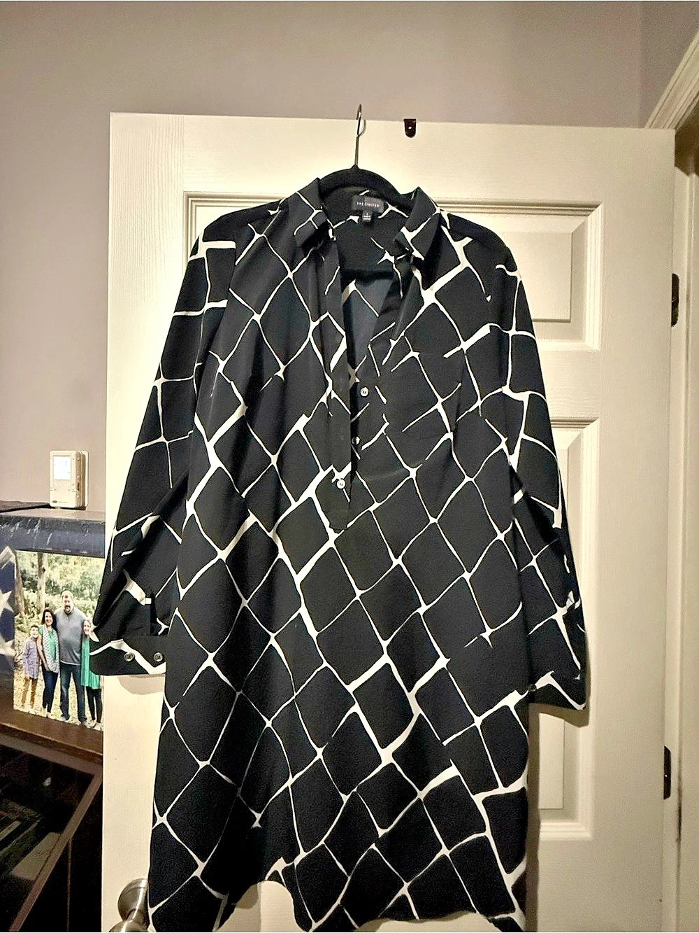 The Limited Geometric Button Down in Black & White Size Medium